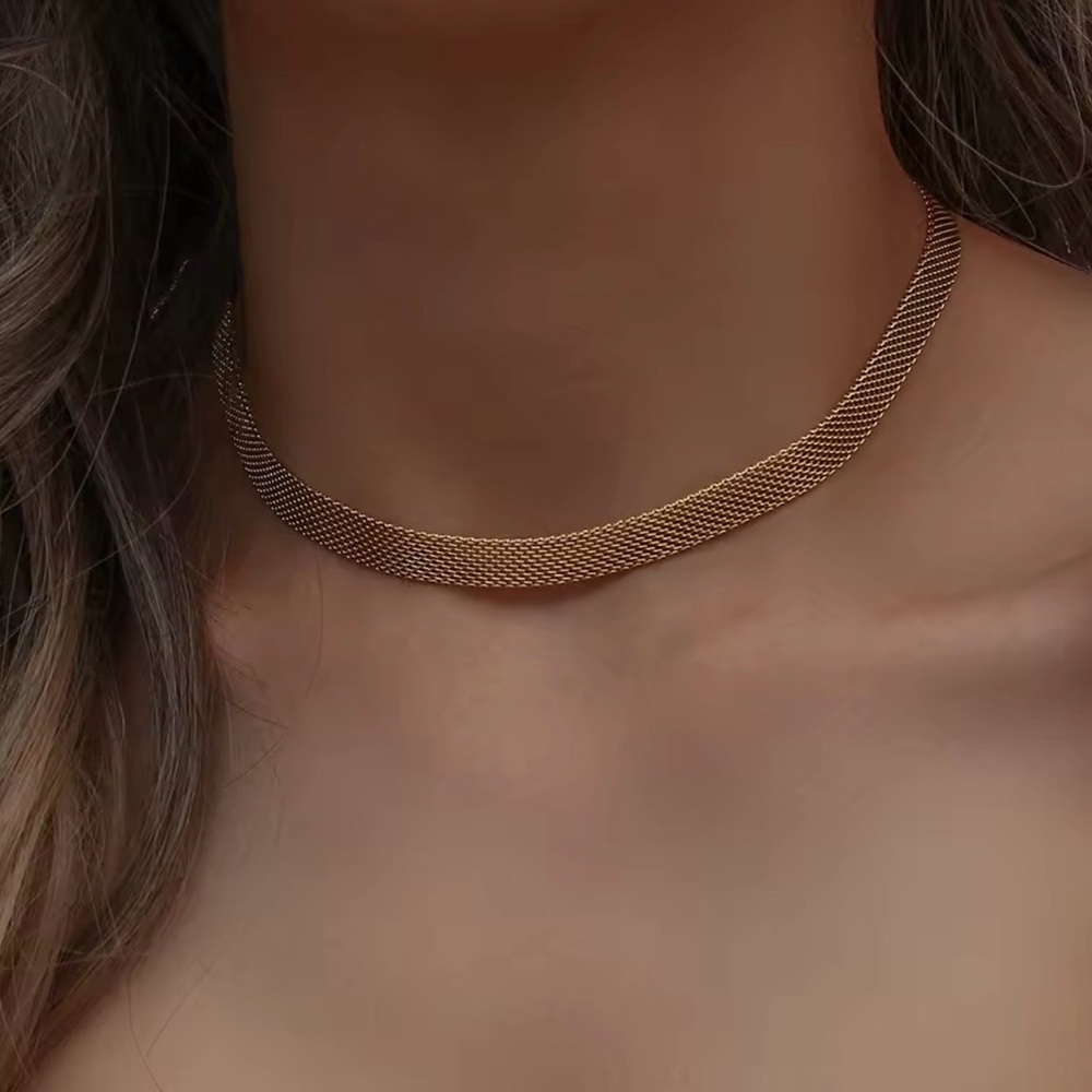 Elegant Gold Choker Necklace - Picture 2 of 5